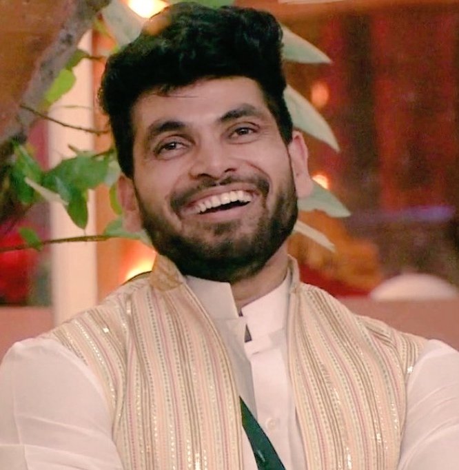 bollywcentral's tweet photo. WINNER Battle 🏆

Who will win? 

Like ❤️ - Shiv Thakare
Retweet 🔃 - Priyanka

#biggboss #BiggBoss16 #BB16 #PriyankaPaltan
#PriyankaChaharChoudhary
#ShivThakare #ShivThakare𓃵 https://t.co/P5NaM0mtat