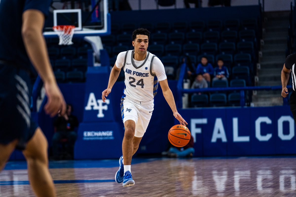 AF_Falcons's tweet photo. 𝐏𝐚𝐜𝐤 𝐭𝐡𝐞 𝐇𝐨𝐮𝐬𝐞‼️

Join @AF_MBB as they take on Wyoming at 7 PM! One lucky fan will have the opportunity to win $10,000! https://t.co/VWpeB34U1O
