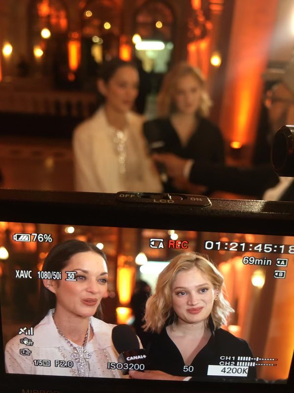 vgirerd's tweet photo. .@gildaslegac en itw avec #MarionCotillard et #Nadiatereszkiewicz au dîner des Révélations des @Les_Cesar et très vite dans #TchiTcha @lauriecholewa @LaurentMarchi https://t.co/WPwrCfPVOW