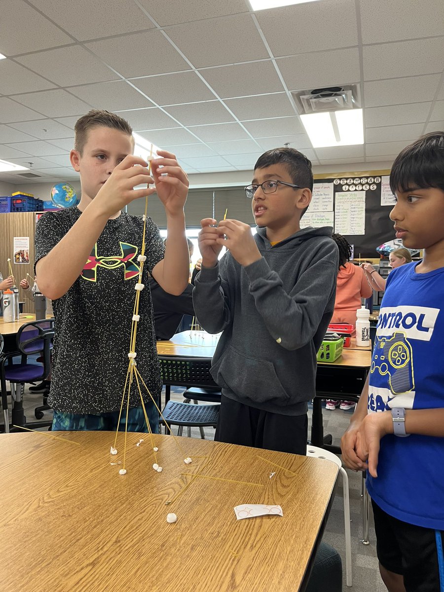 MsDuzich's tweet photo. Fun Team building activity  with Mrs Gaudet @VaughnElemFISD https://t.co/5qPK0VLHZx