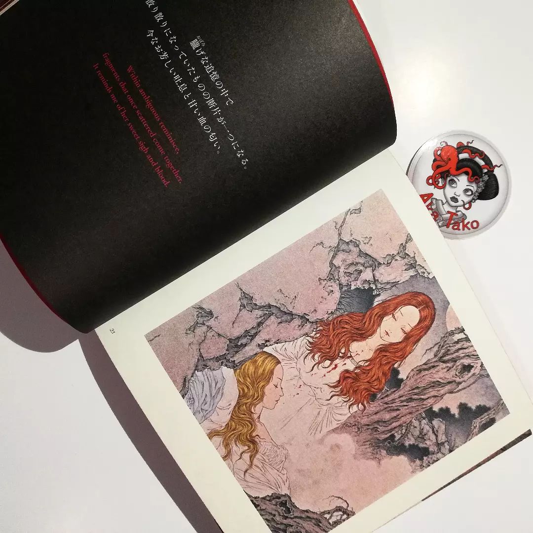 AkaTakonet's tweet photo. Takato Yamamoto new book VAMPIRE'S BOX is 240 page softcover book with red page edges, bilingual text written by the artist, &amp; hand SIGNED inside the front cover. Available at akatako.
https://t.co/RhKp91QyLn
#takatoyamamoto #vampiresbox #art #japaneseart #山本タカト #吸血鬼の匣 https://t.co/SGiYeQ4Ixp