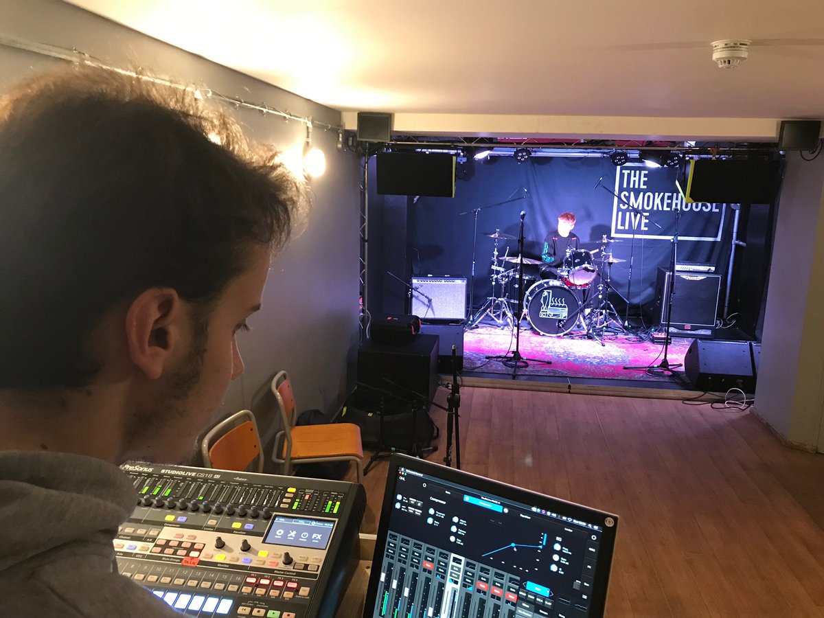 ✨ Training the next generation of Sound Engineers ✨ Photos from a 2 day training course with Gareth Patch for volunteers who were interested in sound engineering - an opportunity to learn in a relaxed environment before taking on roles at gigs for @TheSmokehouseUK.