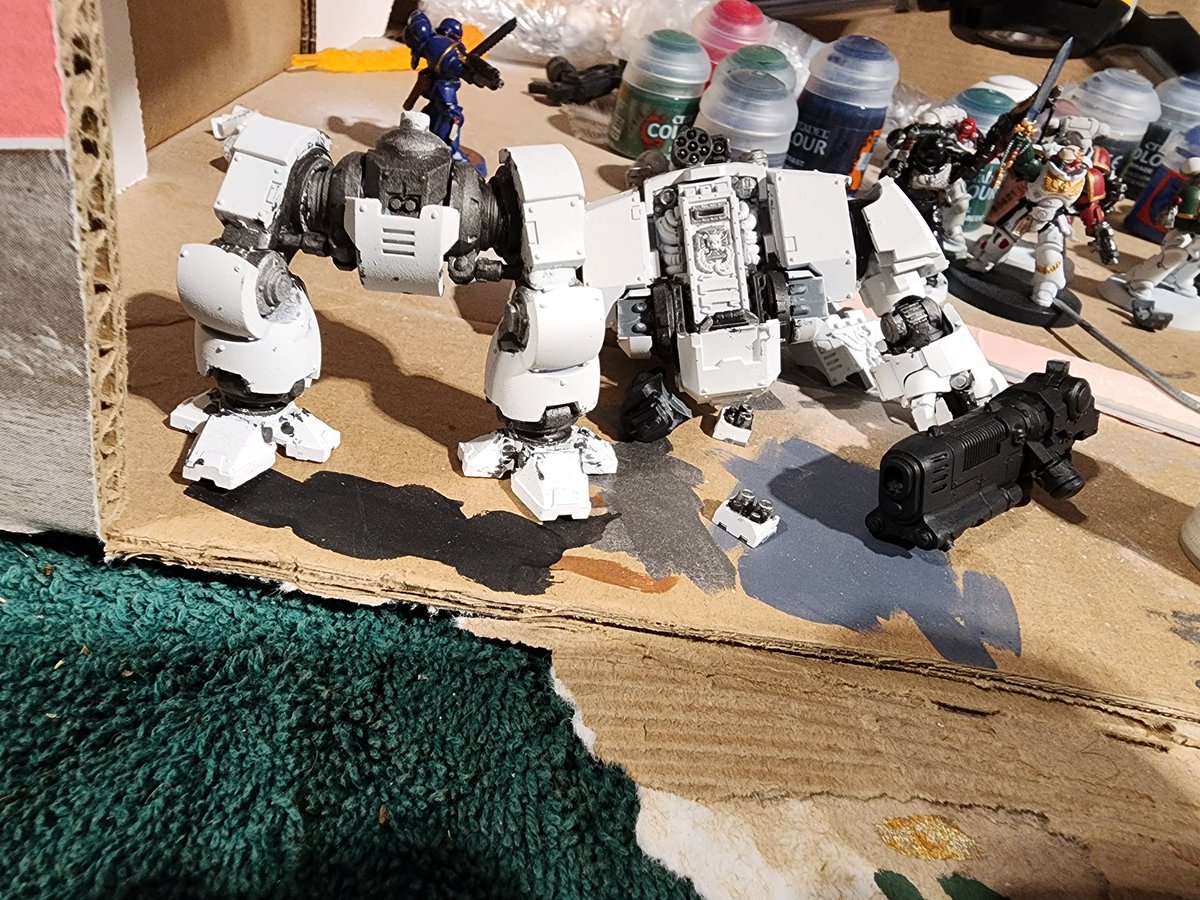Cucuys_Den98's tweet photo. Little peak at a dreadnought I'm working on 👀👀 #warhammer40k #WarhammerCommunity #customchapter https://t.co/u8lgCGRTna
