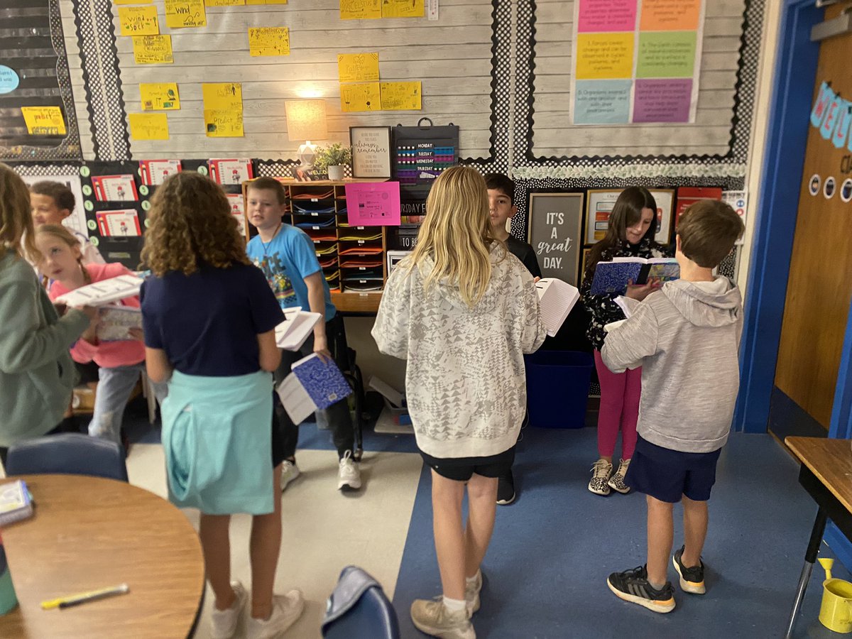 sunnyinscience's tweet image. McA scientists are using the Slide and Share #KaganStructure to share their thinking about patterns of change before our investigation tomorrow! #LISDScience #McAIconic