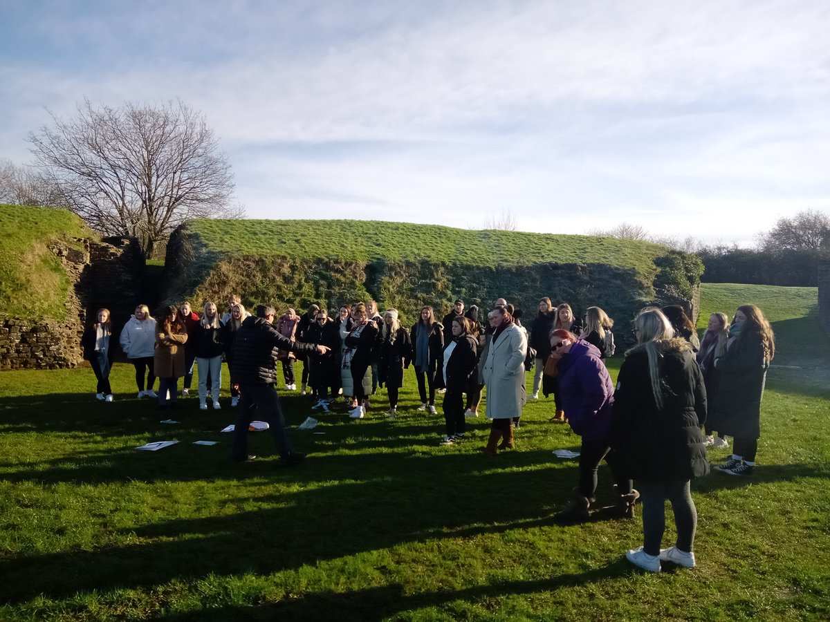 SharonP0308's tweet photo. Taith wych i Gaerllion gyda Blwyddyn 2...archwilio bywyd Rhufeinig yng Nghymru @BAPrimaryUSW
A great trip to Caerleon with yr 2.
exploring life in Roman times... https://t.co/mZ5qJEcWL5