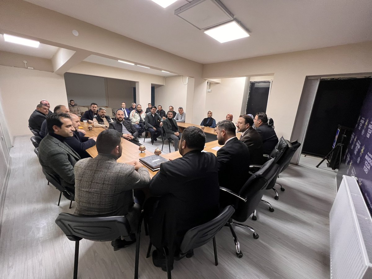 İlçe Yürütme ve Yönetim kurulu toplantımızı gerçekleştirdik. Hayırlara vesile olmasını temenni ediyorum. <a href="/Akparti/">AK Parti</a> <a href="/RTErdogan/">Recep Tayyip Erdoğan</a> <a href="/erkankandemir/">Erkan Kandemir</a> <a href="/ozmehmetemin/">Mehmet Emin Öz</a>