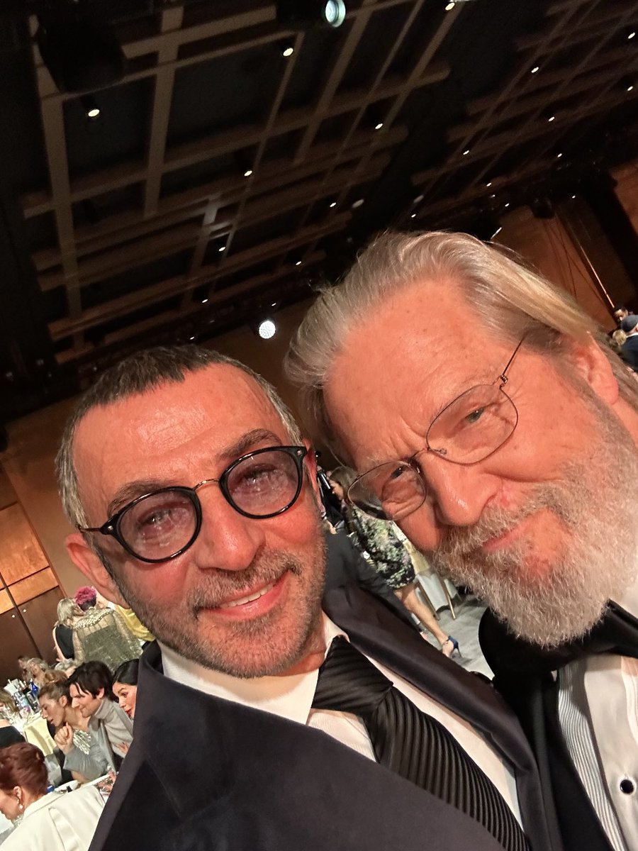 It was so nice to see Jeff bridges at the critics choice awards. We work together the first Iron Man. Love him. So sweet. I wish him well. @thejeffbridges  @criticschoice