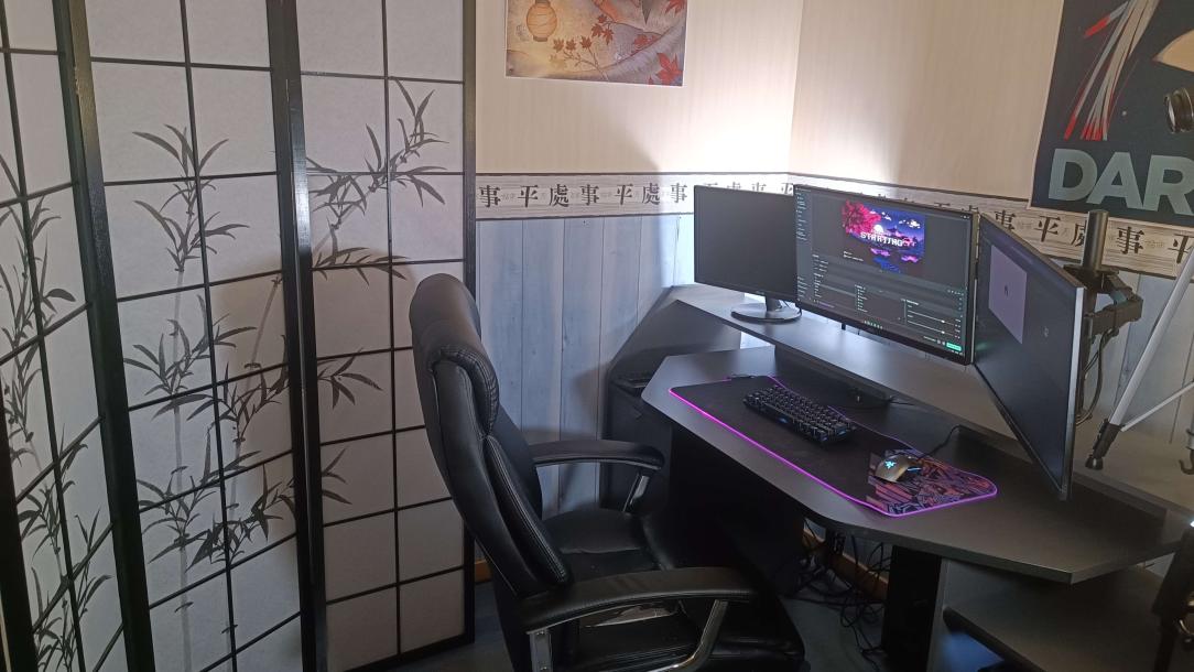 Okamiki_Int's tweet photo. Après 3 jours d'installation, mon setup pour mes lives Twitch est à peu prêt opérationnel !🛠

Ps : Regarder pas les cables sous le bureau 😐

Mon #twitch : https://t.co/u4M60jFxLx

#Okamiki_int #Okamiki #live #setup #twitchfr #bureau #gaming #doublescreen #twitchstream #twitchtv https://t.co/ctcxmYJejU