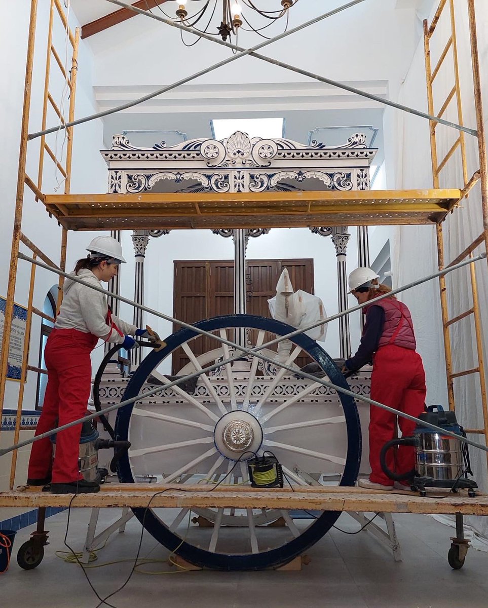 MusaeSL's tweet photo. 📣 Nos alegra anunciar que iniciamos la conservación-restauración de la Carreta del Simpecado de la Hdad del Rocío de Hinojos. Muchísimas gracias por confiar en nosotras! #rocio #hinojos #simpecao #conservacionrestauracion #patrimonio https://t.co/vmLMf44GBc
