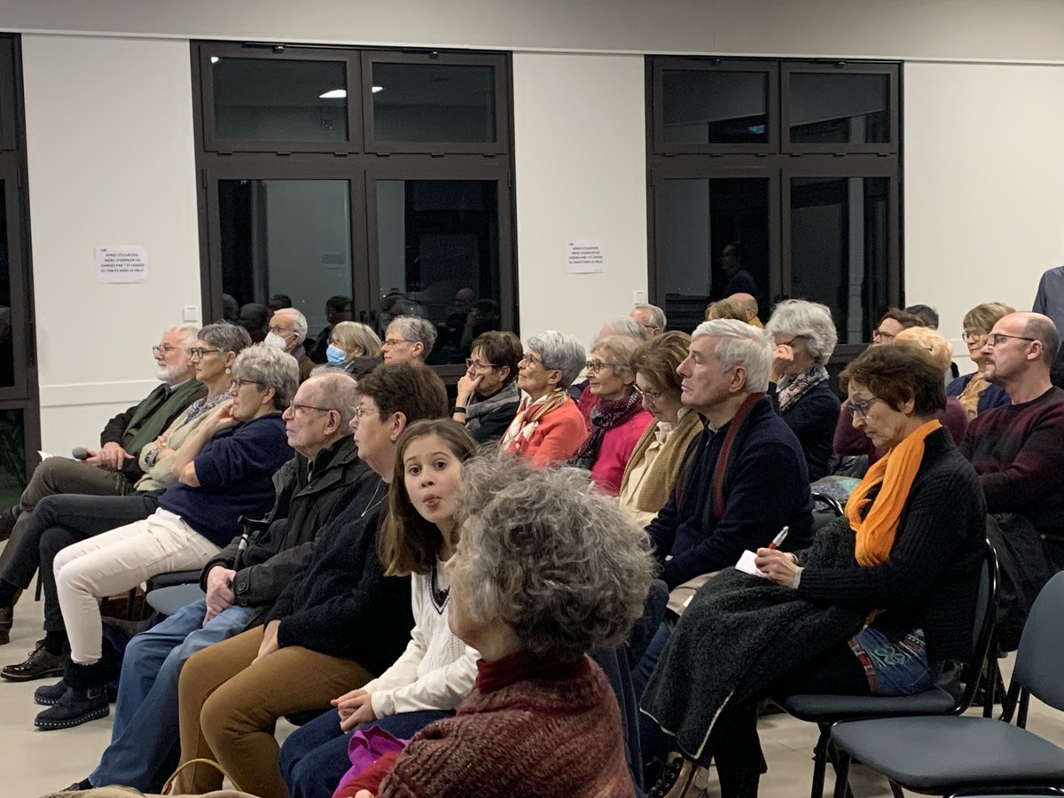 IAEAngers's tweet photo. Un public venu nombreux ce soir à @avrille49 pour la conférence de @PantinSohier de l’@IAEAngers sur la #transition protéique et les #alternatives #alimentaires 🦗🐛🕷️ dans le cadre de la #placedessavoirs.
@UnivAngers @SFRConfluences #GRANEM
#ExpertenManagement https://t.co/lOpao0evCU