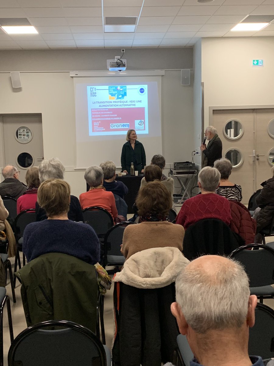 IAEAngers's tweet photo. Un public venu nombreux ce soir à @avrille49 pour la conférence de @PantinSohier de l’@IAEAngers sur la #transition protéique et les #alternatives #alimentaires 🦗🐛🕷️ dans le cadre de la #placedessavoirs.
@UnivAngers @SFRConfluences #GRANEM
#ExpertenManagement https://t.co/lOpao0evCU