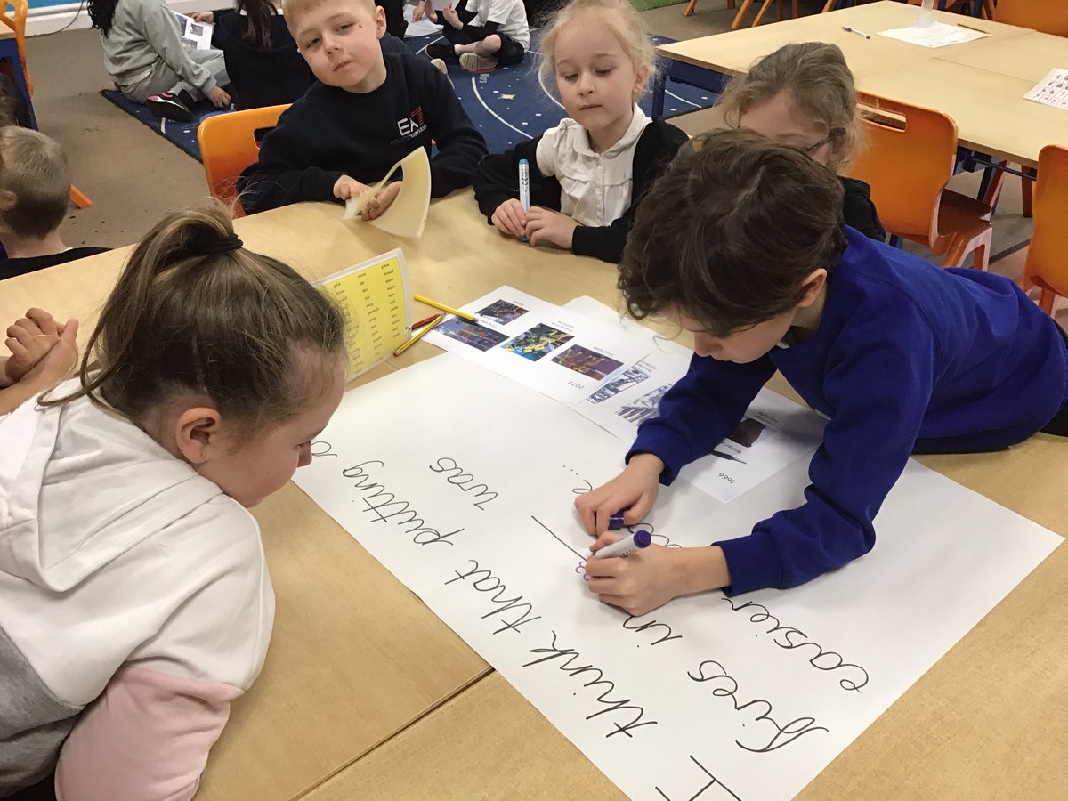 featherbyinfjnr's tweet image. Year 2 have travelled back in time to 1666 to help extinguish the flames in the Great fire of London. #historyisfun#featherby