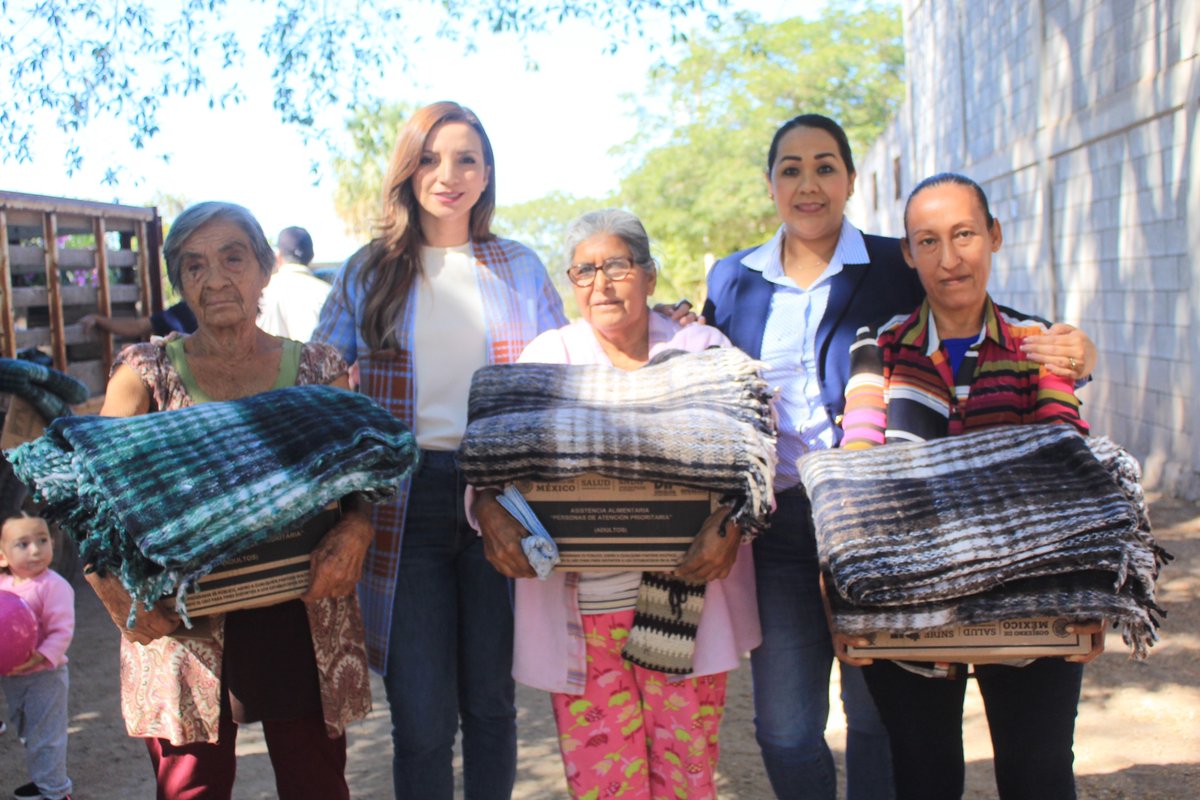 DMocorito's tweet photo. Siguen llegando apoyos invernales y juguetes a comunidades de #Mocorito
#Sinaloa #GobiernoMunicipal #TransformandoContigo https://t.co/Elu5zlQLj4