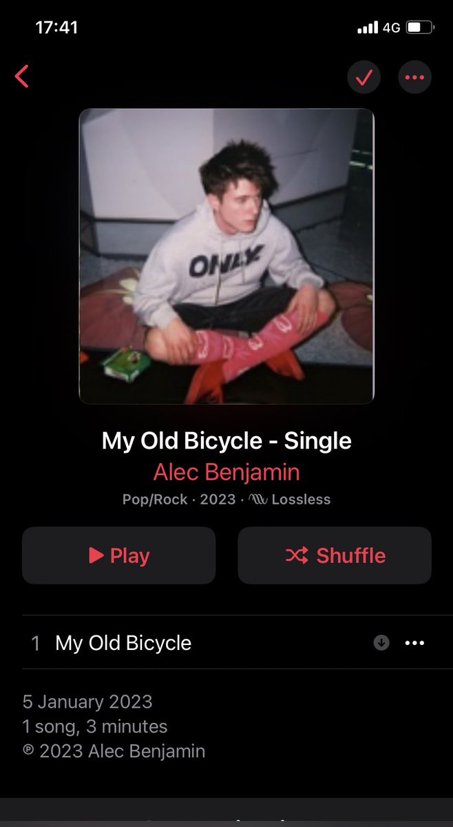Sarah_Clarke20's tweet photo. @AlecBenjamin just found this!!?? so confused, didn’t see any PR for it and it’s class https://t.co/aGyPLx3rgY