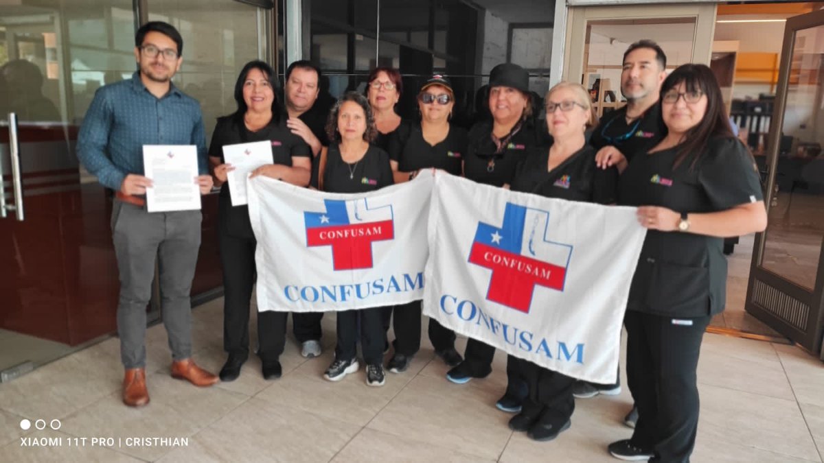AntofConfusam's tweet photo. Entregando carta de petitorio a delegada presidencial @ConfusamChile https://t.co/e6qIBby0LI