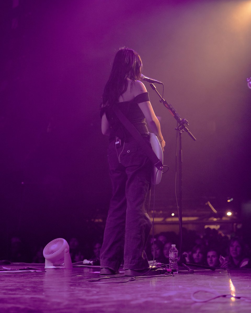 see u soon 🦋
beabadoobee.com/tour/ 
📷 michael cully