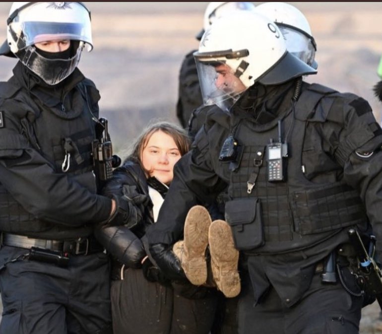'Greta Thunberg': 
Porque fue detenida en Alemania, luego de participar en una protesta contra la expansión de una mina de carbón.