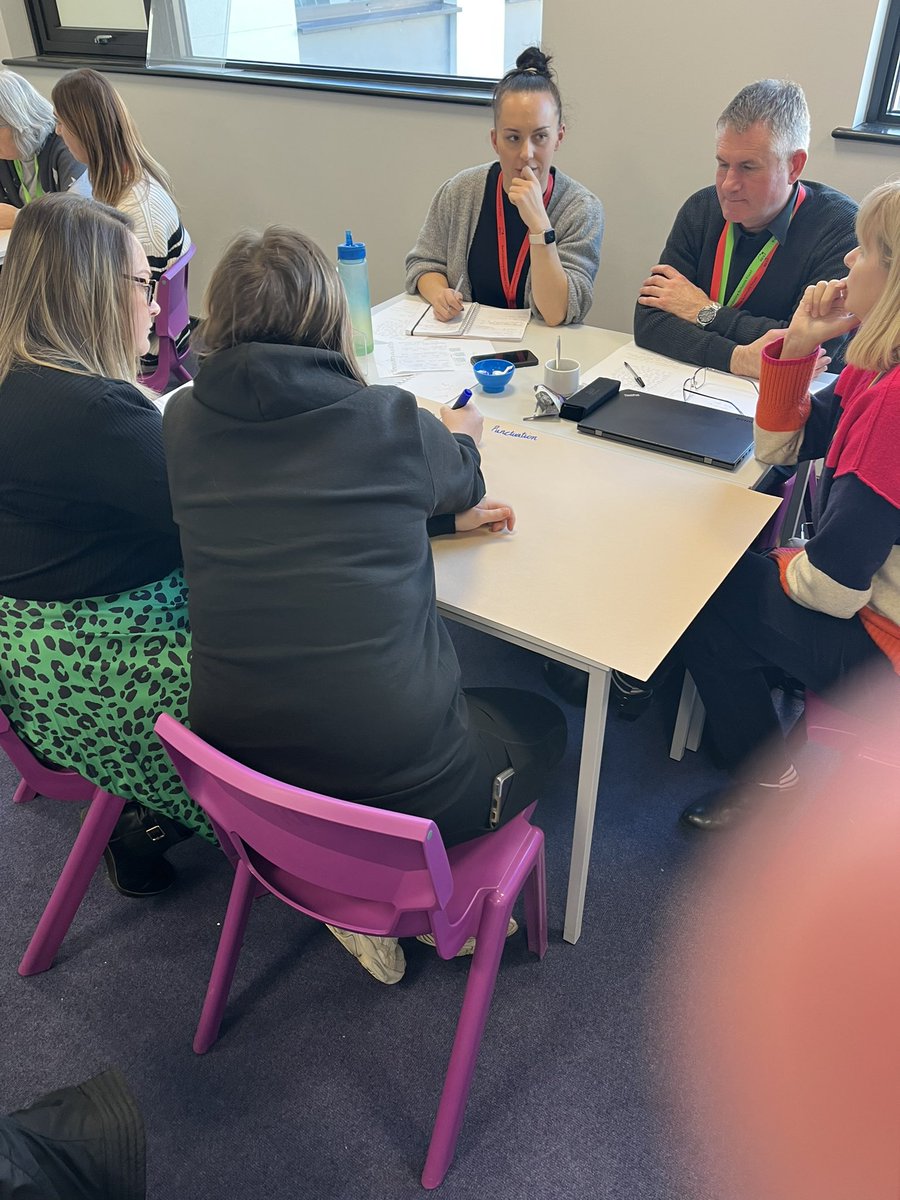 AmyRMorris1's tweet photo. Lots of discussion around effective strategies to teach punctuation and grammar this afternoon @BEST_Edu_and_SI #English #training #researchbased #CPD @lva_info @GothicMede @ETAJuniors https://t.co/VMPR6KdpbM