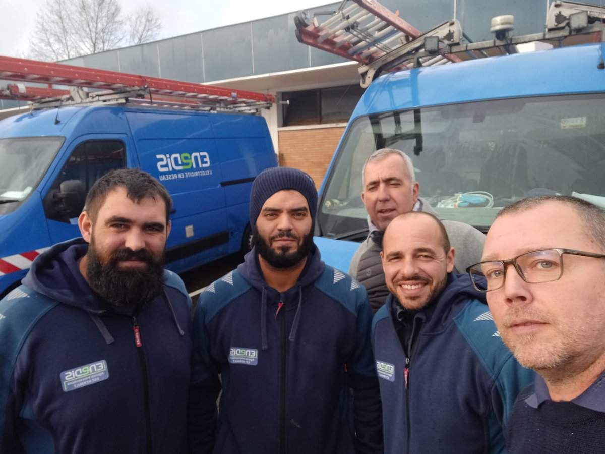enedis's tweet photo. Retour progressif à la normale suite au passage des tempêtes #Gerard et #Fien.Plus de 1400 salariés d’Enedis et des entreprises partenaires mobilisés aujourd'hui pour continuer à réalimenter les foyers touchés. https://t.co/qb32xyZNaN