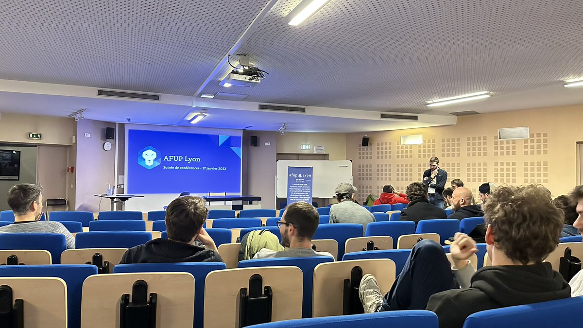 pascal_martin's tweet photo. Bientôt le début du Meetup du mois chez @AFUP_lyon ! Et retour à Sciences-U, merci pour l’accueil ! https://t.co/W403ruIRJV