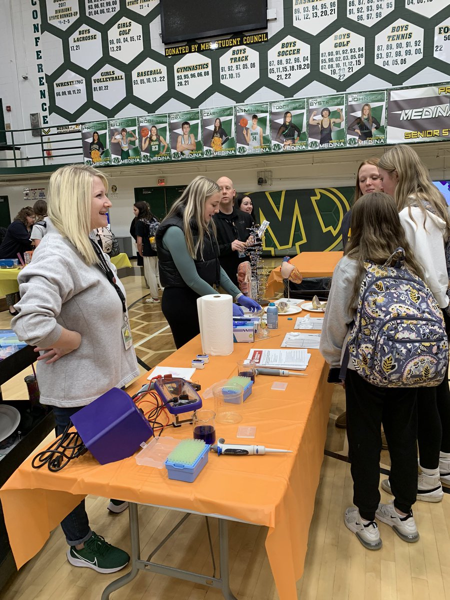 Day 1 of our elective fair is underway! We have amazing courses for our students to explore! We will continue with our fair Wednesday and Thursday this week! #OneHive