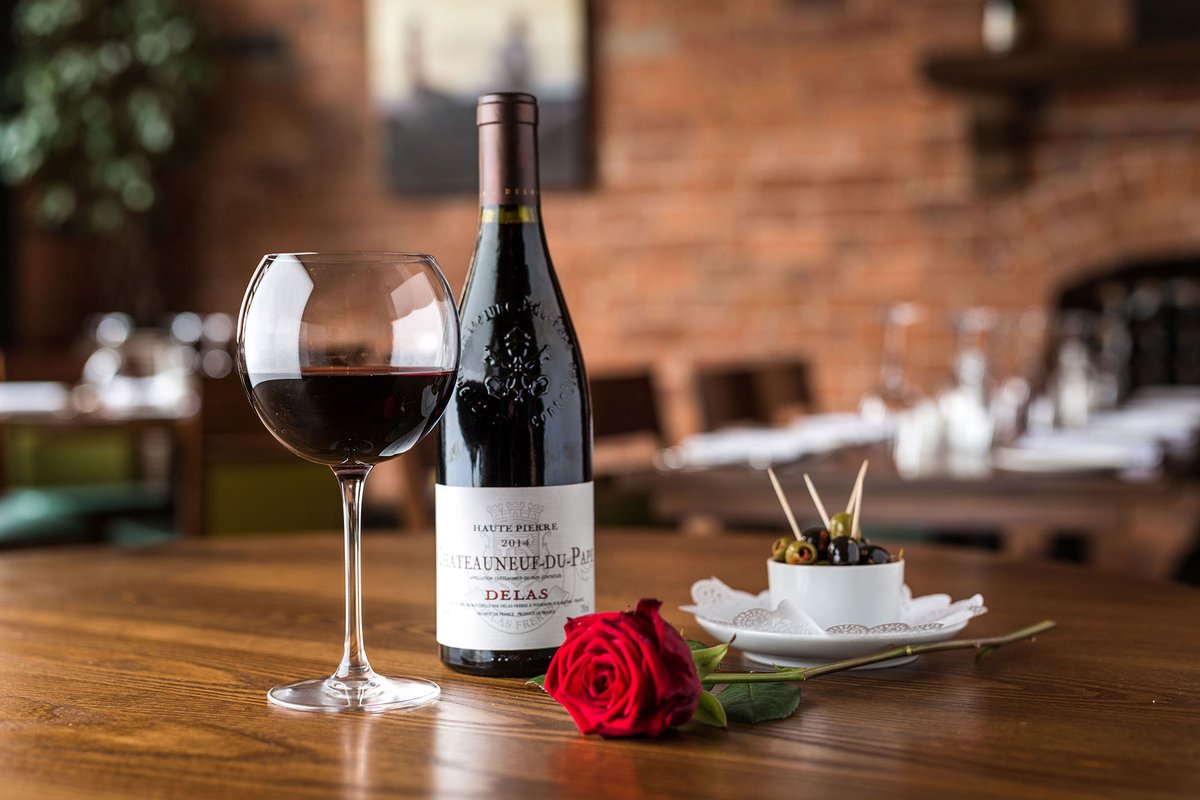 Love is in the air...😍

There are only 4 weeks until #valentinesday! Have you booked your table yet? 

#valentines #specialmeal #italianstyle #amore #birminghamrestaurant  #visitbirmingham #jewelleryquarter #visitJQ #birminghamfoodie #birminghamblogger