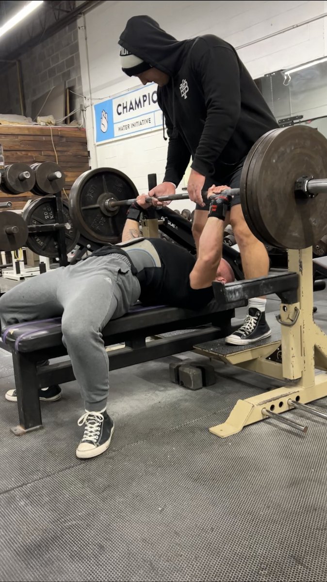 mikeddonatelli's tweet photo. Stuck at a 225lb bench?

Chasing 3 plates but can't seem to get it?

Here are the 10 biggest bench problems I see as a coach

And how to fix them👇🏻 https://t.co/fG9Foy6Buf