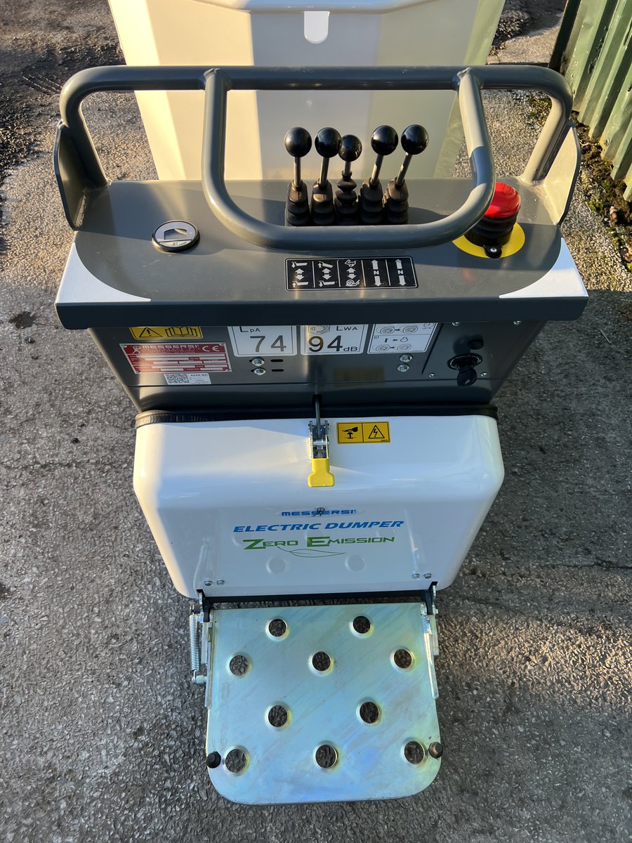 1stBasePlant's tweet photo. #Messersi #TrackedDumper For Sale   

2022 Ex-Show unit
#Fullyelectric 
500kg capacity 
High Tip
5-6 Hr run time

Full details on website -

https://t.co/Wh3rInJMaC

#zeroemission #electricmachinery https://t.co/ywCZRepfhi