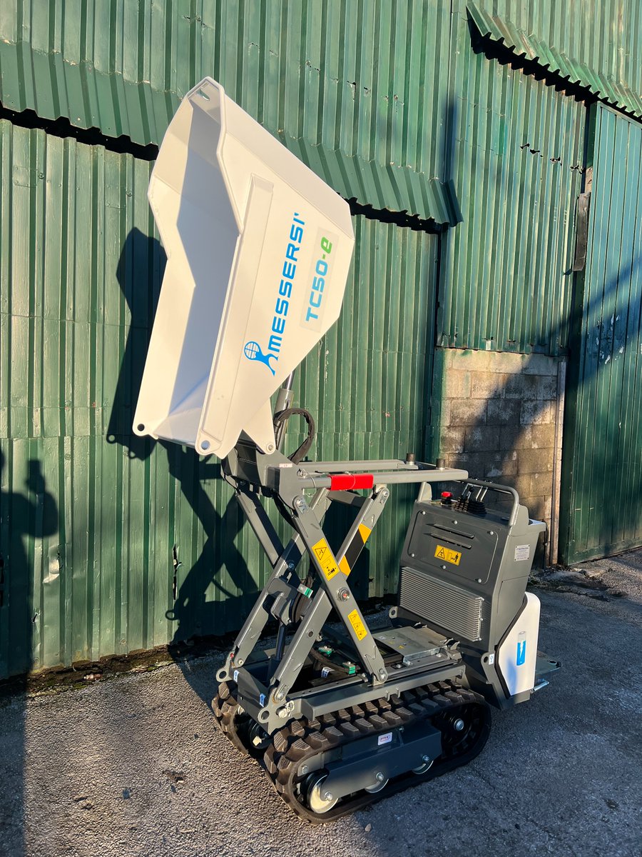 #Messersi #TrackedDumper For Sale   

2022 Ex-Show unit
#Fullyelectric 
500kg capacity 
High Tip
5-6 Hr run time

Full details on website -

1stbaseplantsales.com

#zeroemission #electricmachinery