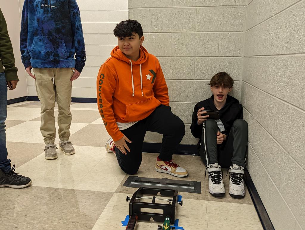 FranseeTech's tweet photo. Racing CO2 Dragsters in 8th grade Tech Ed! #CMSTechEd #CMSDragsters https://t.co/zss7S5Xrs3