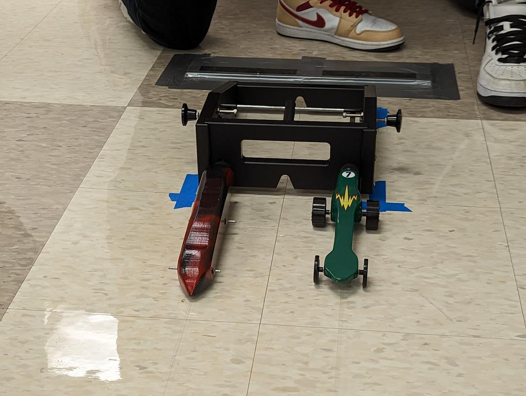 FranseeTech's tweet photo. Racing CO2 Dragsters in 8th grade Tech Ed! #CMSTechEd #CMSDragsters https://t.co/zss7S5Xrs3