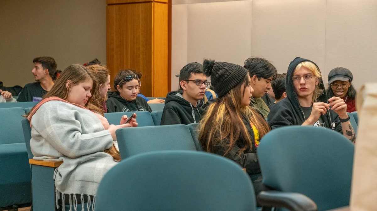 YUCCA hosts a climate justice teach-in at the State Capitol with hundreds of students on the morning of Tuesday, January 17th. The first day of the session. 

#NMPol #NMleg