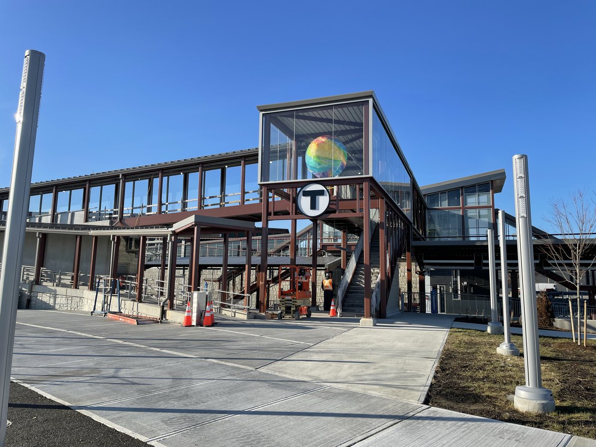 🚉Pawtucket/Central Falls Station is opening in 6 days!

🙋Get ready Providence Line passengers because the new Pawtucket/Central Falls station is opening for service between Providence &amp; Attleboro on Monday, January 23rd.

📅 Link to new schedule👉 bit.ly/3PWIdbK