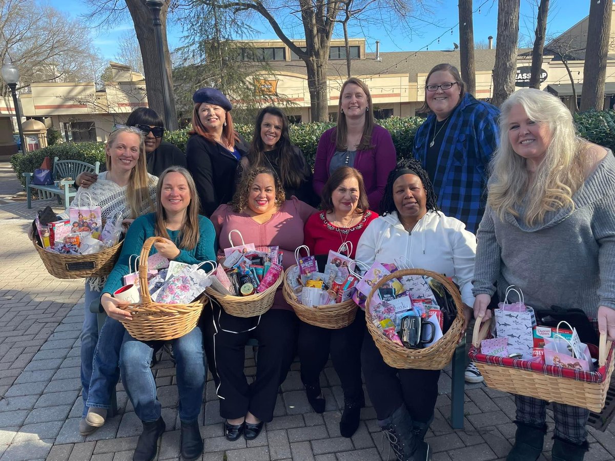 SUN we celebrated the 13th Annual Ladies Favorite Things brunch. (Influenced by @Oprah’s Favorite Things) My basket is plentiful this year!I look forward to attending every year & am so appreciative of these selfless, caring, open human beings. ❤️ #OprahsFavoriteThings #Besties