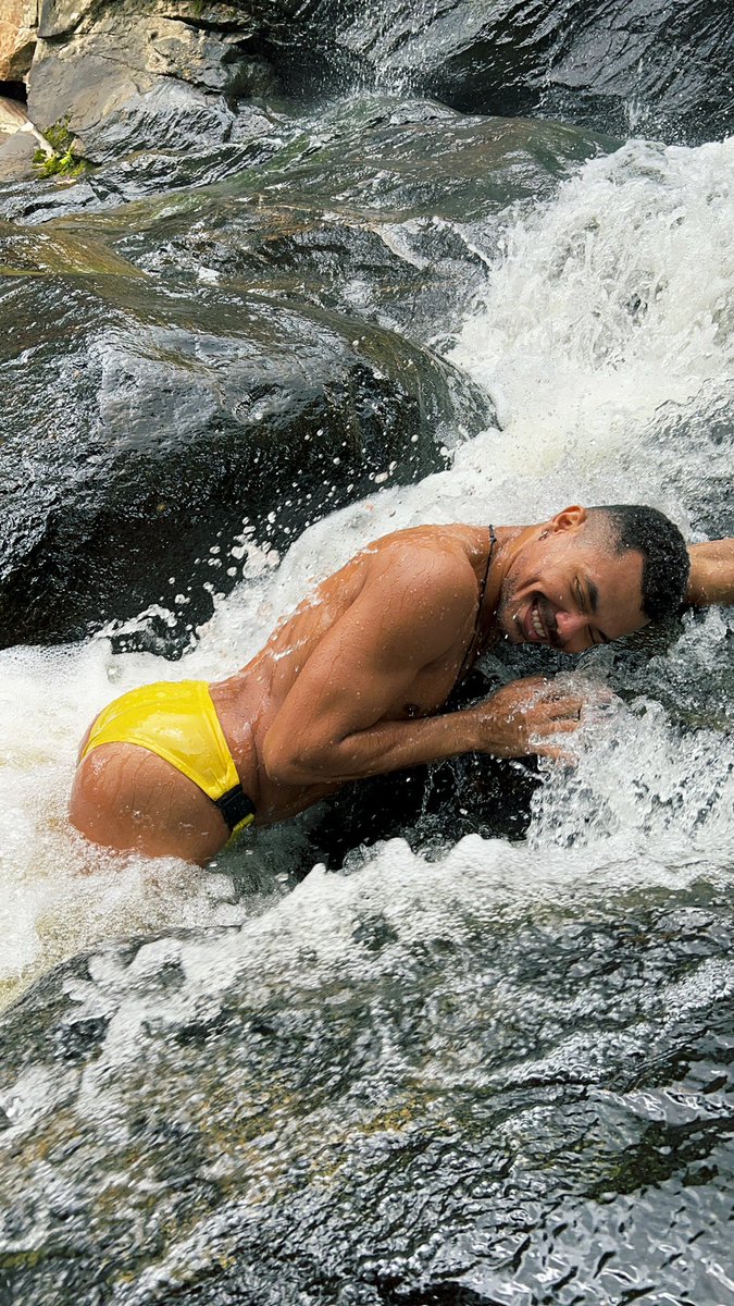 aquariano_math3's tweet photo. Um banho para Purificar..”
#ass #nature #nude https://t.co/jMxxaqOpEA