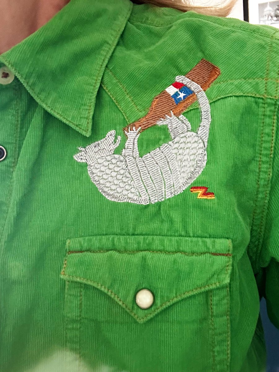 TriMeOn's tweet photo. Texas appropriate.
#whenintexas #vintage #polobyralphlauren #lonestar #atx #austin #texas #tuesday #tuesdayvibe https://t.co/q97dDHnNds