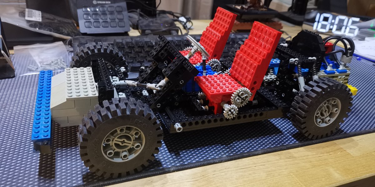 thempstead's tweet photo. Lego 8860 Auto Chassis 1980. A fun classic build. Of course after this time the rubber bands had to be replaced (the larger one with a cassette deck drive belt 😂
#Lego
#Technic
#classic
#vimtage
#rebuild
#nevertoold https://t.co/8APlFFVssI