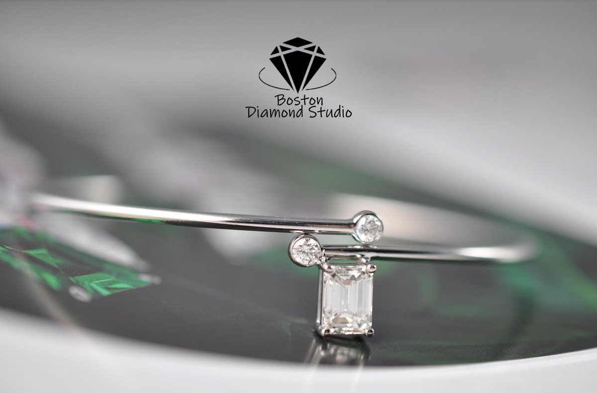 BostonDiamond's tweet photo. Open bangle bracelet with natural diamonds.
Request a Free Quote @ https://t.co/XTKl6UySIx or call us @ (617) 227-1559
#bracelet #dimaonds #naturaldiamonds #jewllery #jewlerylover #jewlerystore #jewlerydesign #jewelersbuilding #bostondiamond #bostondiamondstudio #boston https://t.co/8uFd5xPM9H