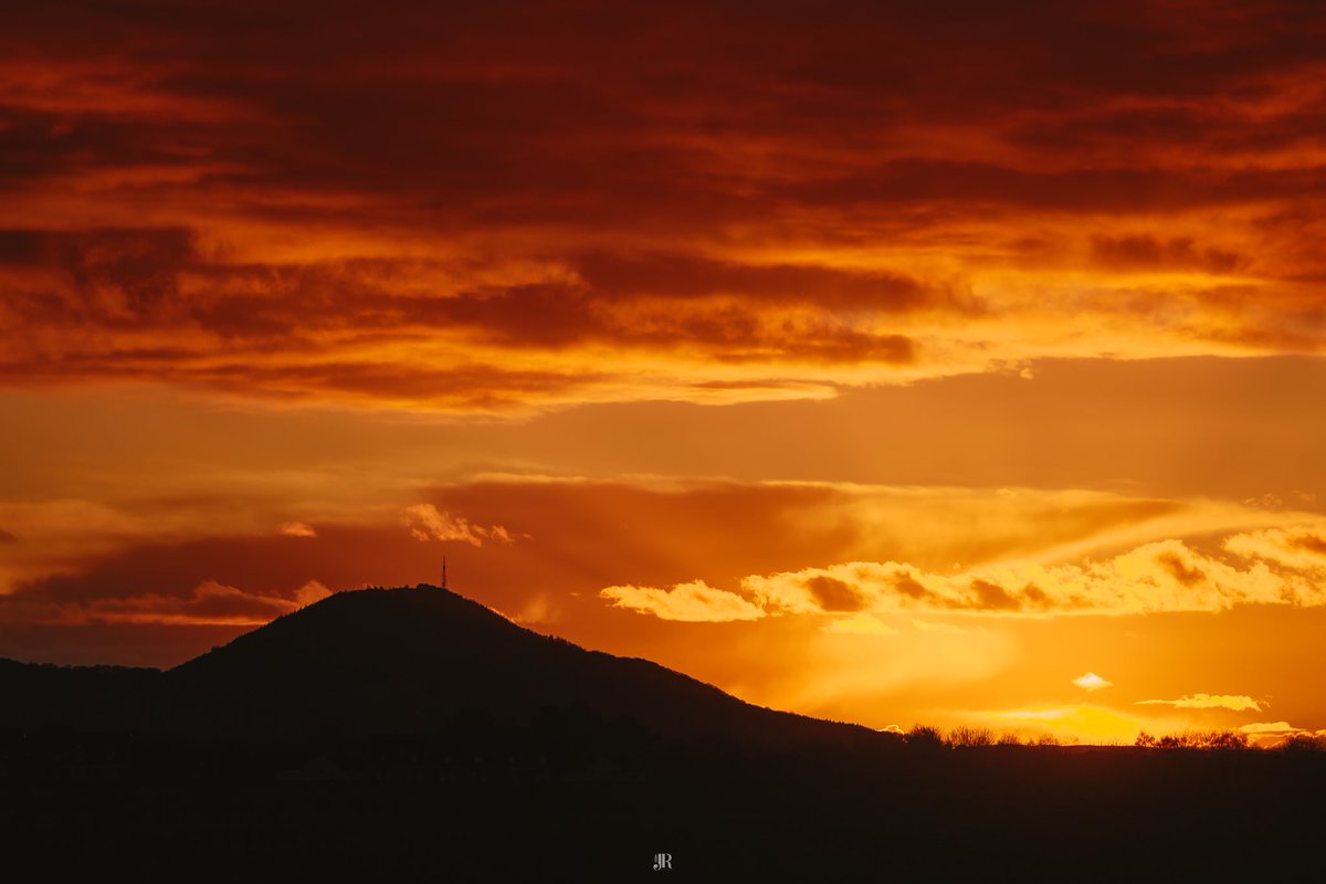 The Wrekin at Sunset // January 2023.

It's been a while since I have captured a Sunset that has stopped me in my tracks 🧡

Taken from #Lilleshall near Newport, #Shropshire.

© JR