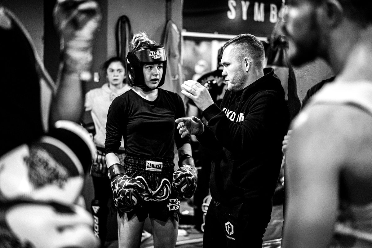 Picasso_79's tweet photo. Pierwsza w tym roku Granda na pięści i giry już za niespełna dwa tygodnie. Legioniści w ramach przygotowań sparowali w Garuda Muay Thai Gym. #LegiaFightClub https://t.co/qo8Ov56jGN