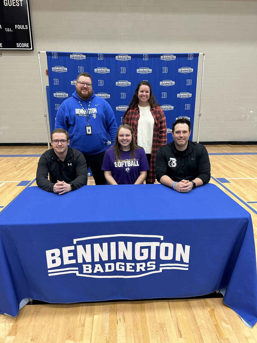 DreessenMorgan's tweet photo. Here’s to the next 4 years! 💜🖤                           @BruinsSoftball1                                           @Badger_Softball https://t.co/8vi3QgJyFE