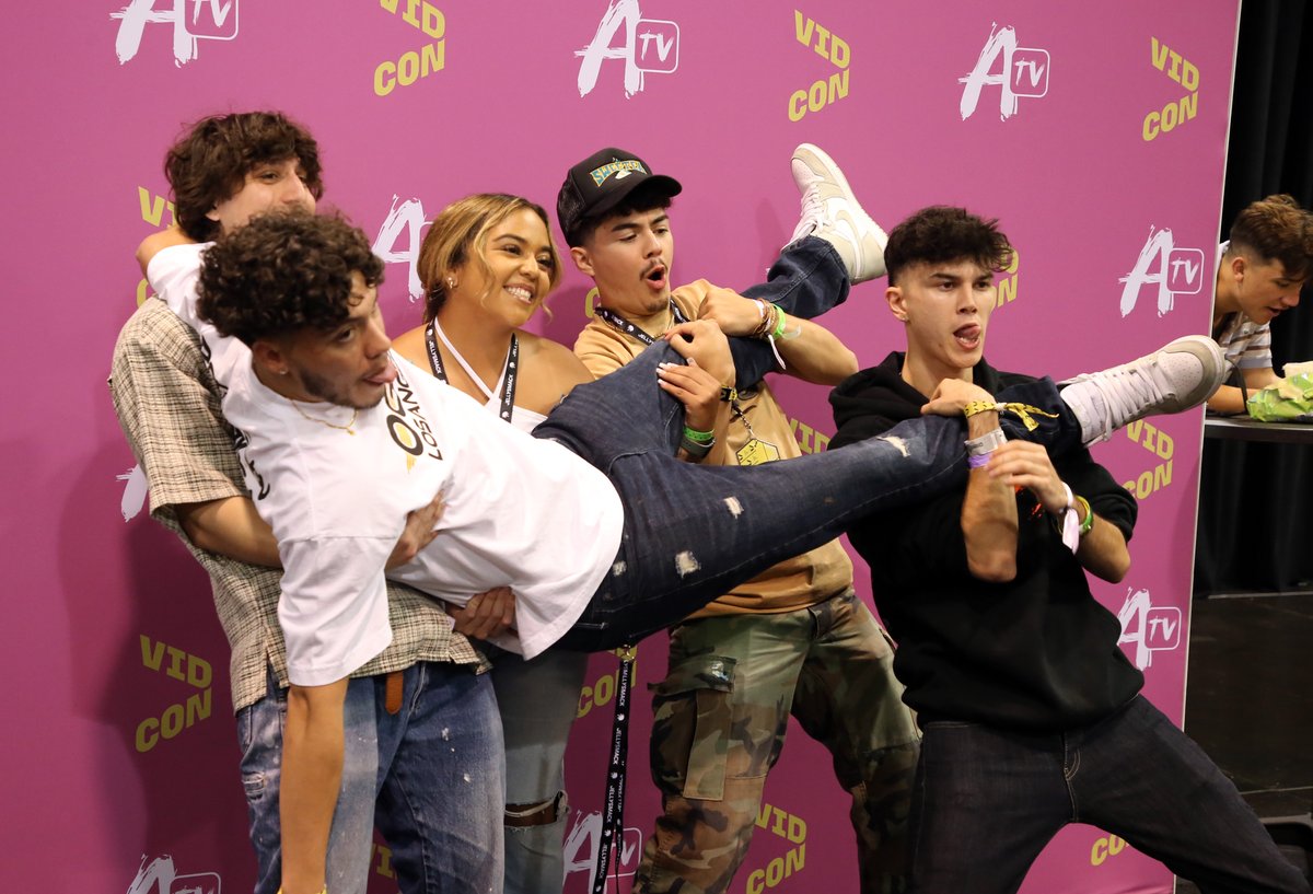 VidCon tweet media