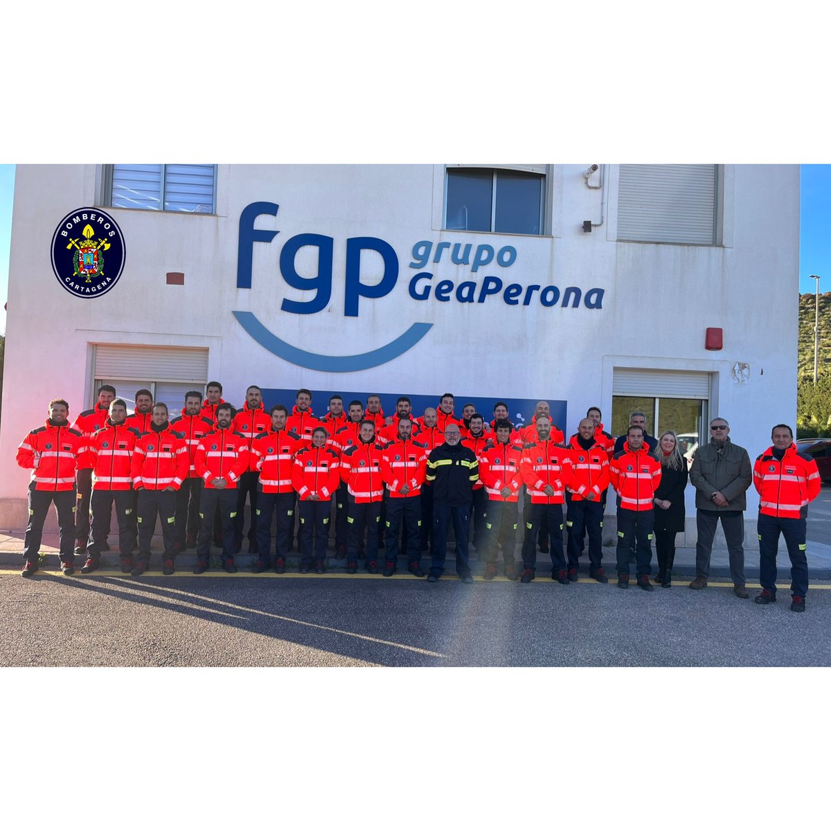 Bomberos_CT's tweet photo. 📢 #BA @Bomberos_CT  han visitado las instalaciones de #Naftran en #Cartagena, donde nos han instruido en la intervenciones con cisternas de #GNL
➡️ #Bomberos_CT queremos darles las #Gracias por su predisposición, recibimiento y la formación recibida. 
#Bomberos #RegiondeMurcia https://t.co/0IV08lnFM0