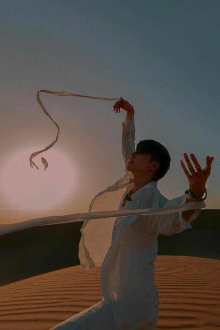 anitamadelein's tweet photo. Gracias @layzhang precioso por haber debutado, gracias por inspirarnos a seguir trabajando duro y mostrar que el trabajo duro trae sus recompensas,sigamos caminando junto a 张艺兴 para toda la vida 💜❤️te amamos mucho ovejita China 🇨🇳💜
#11YearsWithLAY 
#11YearsWithYixing
#张艺兴 https://t.co/xfc9WsK2RK