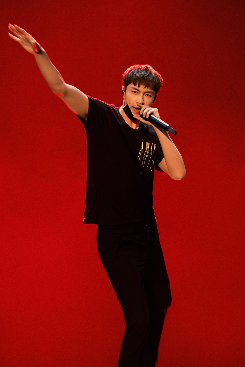 anitamadelein's tweet photo. Gracias @layzhang precioso por haber debutado, gracias por inspirarnos a seguir trabajando duro y mostrar que el trabajo duro trae sus recompensas,sigamos caminando junto a 张艺兴 para toda la vida 💜❤️te amamos mucho ovejita China 🇨🇳💜
#11YearsWithLAY 
#11YearsWithYixing
#张艺兴 https://t.co/xfc9WsK2RK