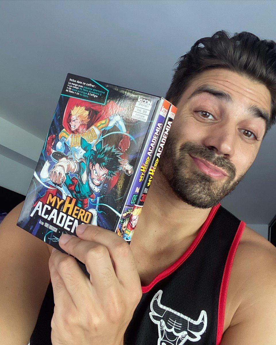 JorgeJimenezArt's tweet photo. Woops! I just remembered that I also made this cover of #BokuNoHeroAcademia   for the French edition thanks to @ki_oon_Editions friends!!, if you want, bring it to me to Angoulême event too, I'll be happy to sign it for you! :D https://t.co/IqZuzWknc6