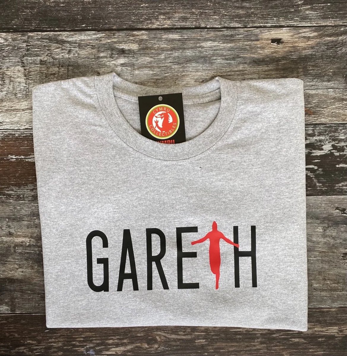 Gareth Bale comp ⛳️🏴󠁧󠁢󠁷󠁬󠁳󠁿 

To celebrate the career of Gareth Bale 🐐, we are giving away 2 of our Gareth Bale t-shirts, a Gareth bale hoody, and a Gareth Bale print 🏴󠁧󠁢󠁷󠁬󠁳󠁿

Along with our Limited Edition Gareth Bale career badge which is on its way!

Retweet and follow to enter ✅