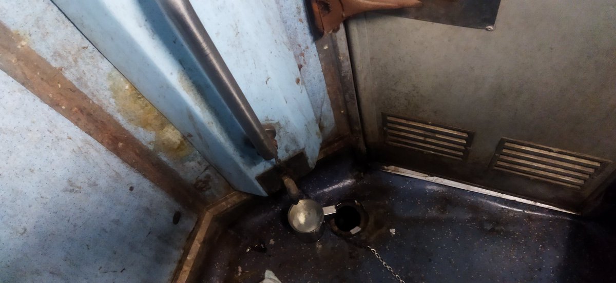 OFFICIALAIYU's tweet photo. Still condition of train toilets are same, 
Patani aam janta ke tax ka paisa kaha jata hai,
Kya hum ticket ke paise is suvidha ke liye bharte hai #IRCTC #IndianRailways #railwayminister @RailMinIndia @IRCTCofficial @PMOIndia @narendramodi @myogiadityanath  Train no :- 19402 (SL) https://t.co/MkfIkHIxYH