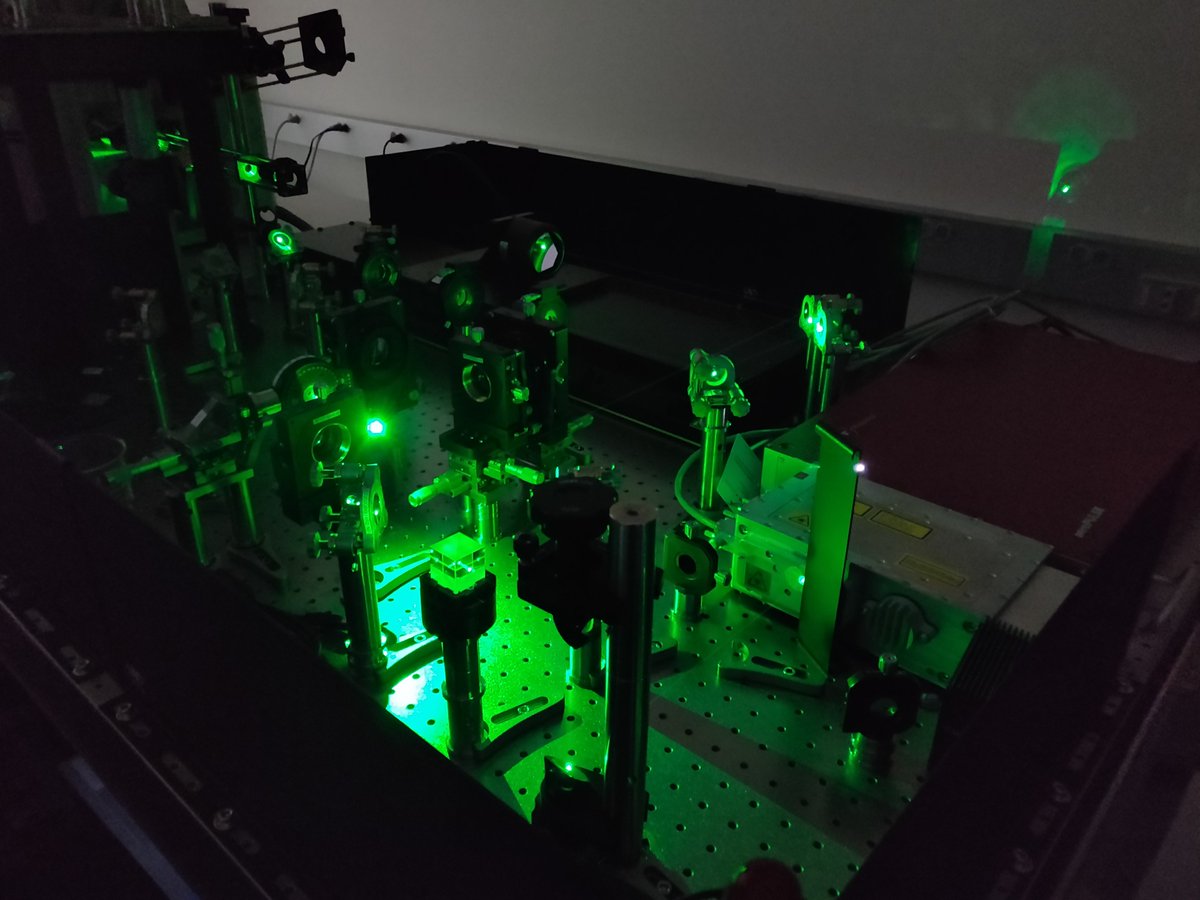 Lights on(!) coincides with our first #ultrafast #LaserPhasePlate for #cryoET paper by @DuXDaniel @CellRepMethods #OpenAccess:

bit.ly/fitzpatricklab…

#femtosecond #laser #optics #UEM #SEM #cryoEM experiments made possible by generous support from @cziscience #ImagingTheFuture