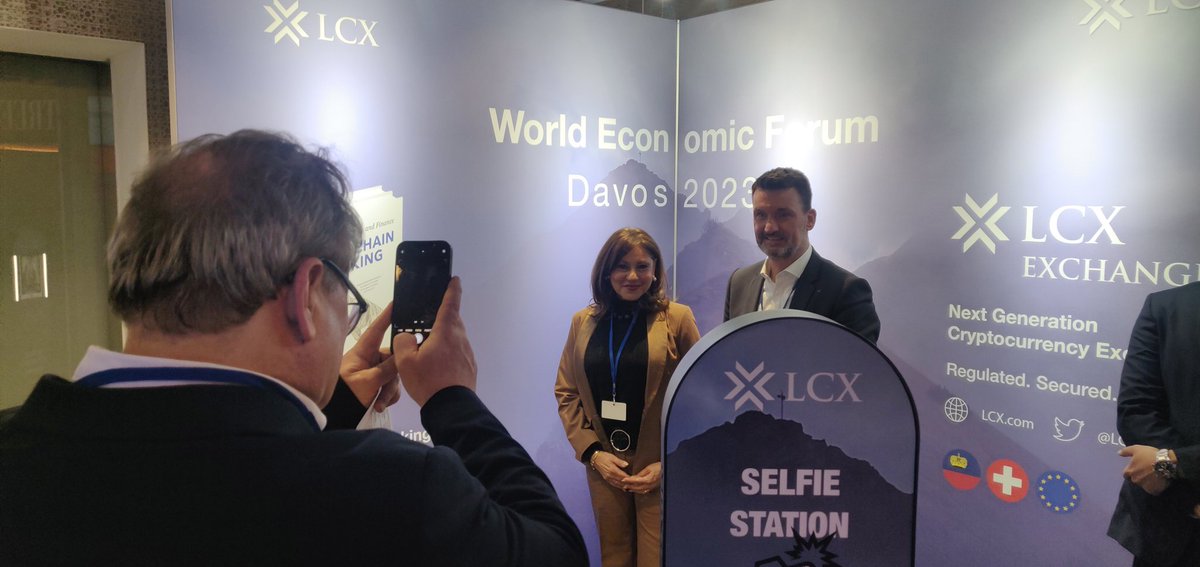 franknagel_de's tweet photo. Als Vizepräsident der IHK #Frankfurt mit Frankfurts Bürgermeisterin Nargess Eskandari-Grünberg und Eric Menges, GF FrankfurtRheinMain - International Marketing of the Region im Belvedere Steigenberger #Davos #Weltwirtschaftsforum #wef23 #wef #FrankfurtRheinMain @IHK_FFM https://t.co/UUBXbuYMGQ